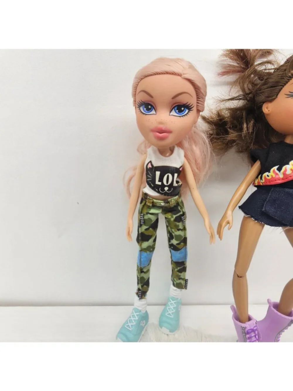 Bratz 2015 Relaunch Doll Lot SelfieSnaps Cloe Yasmin Clothes Shoes Lip Brush MGA